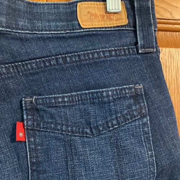 Levi’s Cropped Jeans. - Picture 4 of 6